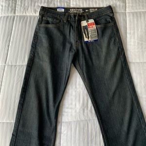 NWT Levi Signature dark rinse jeans.